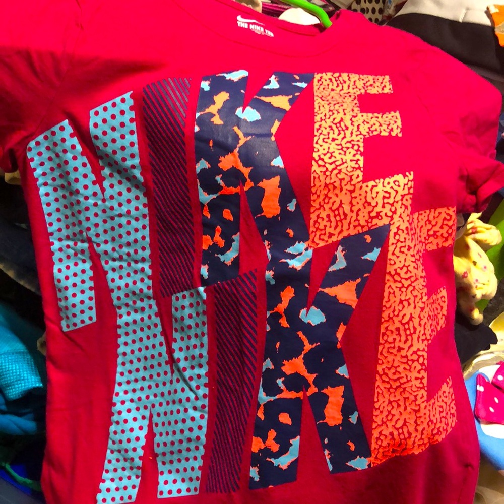 Nike Kids Vibrant pink Graphic Tee